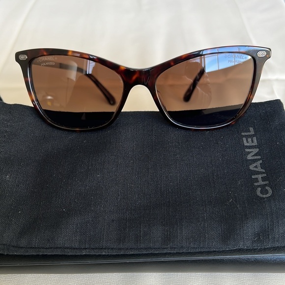 CHANEL Cat-eye Sunglasses - Picture 3 of 9